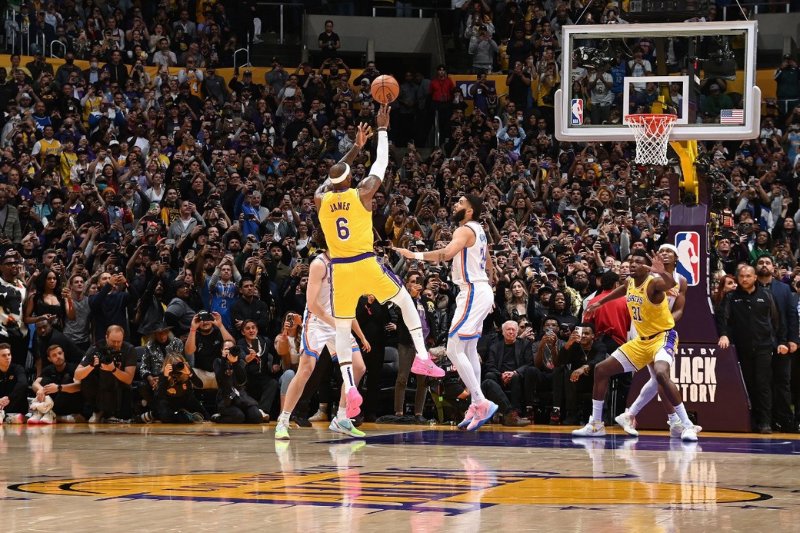 Stephen Curry deixa LeBron James de fora do seu melhor time de